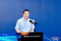 <b>育副总裁、中鸣机械人总司理邹宝明环绕人工智</b>